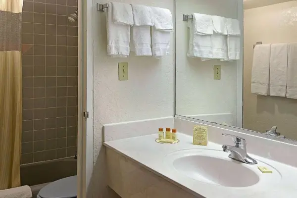 University Inn 4