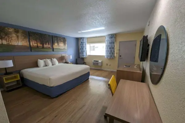 University Inn 6